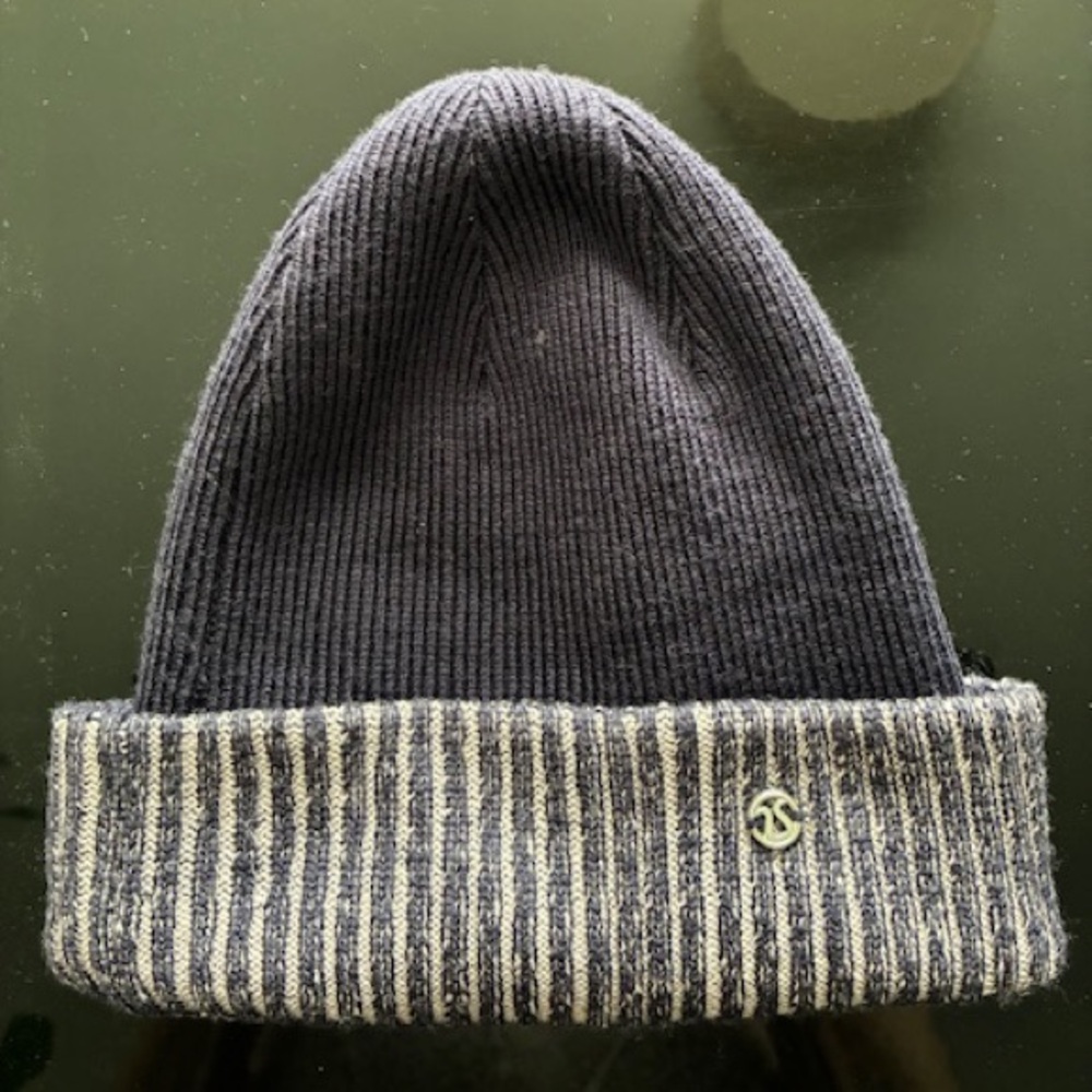 Lululemon purple reversible hat